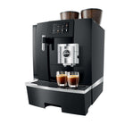 Jura - Machine a Café Professionelle GIGA X8 2 moulins-Une puissance accrue combinée à la plus haute qualité – c'est le nouveau GIGA X8. L’écran couleur tactile concis haute résolution de 4,3 pouces est à la fois facile à comprendre et totalement intuitif