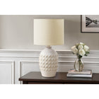 Monarch Specialties - Luminaire - 19 po H Lampe De Table - Céramique Ivoire - Abat-Jour Ivoire / Crème - Transitionnel-La base texturée unique avec un design en zigzag en relief ajoute une touche d'élégance, faisant de cette lampe décorative non seulement un objet fonctionnel mais aussi un accent captivant dans un salon, une chambre à coucher ou un bureau à domicile