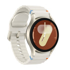 Samsung - Montre intelligente Bluetooth Galaxy Watch7 - 40 mm - Crème-Capteur BioActive Sensor amélioré. Précision de niveau supérieur. Gardez une longueur d’avance sur votre parcours bien-être grâce à notre capteur de bien-être le plus avancé sur Galaxy Watch. Doté de 13 LED, le nouveau capteur BioActive Sensor suit votre fréquence cardiaque, vos habitudes de sommeil et plus encore, le tout avec une grande précision.