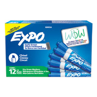 Expo - Marqueurs à effacement sec à faible odeur − Pointe biseautée − Bleu − Paquet de 12-Encre qui s'efface mieux ! Un glissement de l'effaceur et c'est parti. Par comparaison aux versions précédentes des marqueurs EXPO. Les résultats varient selon la surface.