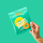 Smart Sweets - Rondelles aux Pêches - 50 g-Ingrédients: Isomalto-oligosaccharides non OGM (source végétale), eau, amidon de pomme de terre modifié, fibres de racine de chicorée, farine de riz, acide malique, pectine, acide citrique, acide lactique, acide fumarique, extrait de feuille de stévia, préparation de citrouille, de carotte et de pomme (pour la couleur), arômes naturels, huile de noix de coco modifiée, cire de carnauba