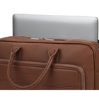 Bugatti - Maletlette de la collection Wellington pour ordinateur portable jusqu’à 15,6 po - Cognac-Système d’organisation avant : Panneau multi-poches pour ranger et séparer les essentiels (téléphone, câbles, stylos, cartes) avec accès rapide