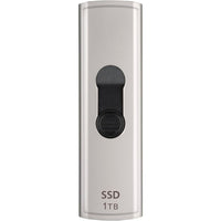 Transcend - Disque SSD portable ESD320A - 1 To - Argent-Le SSD portable ESD320A de Transcend offre un taux de transfert ultra-rapide de 10 Gbit/s et une technologie de cache SLC de pointe, offrant des vitesses R/W fulgurantes allant jusqu’à 1050/950 Mo/s.