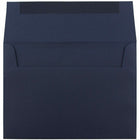JAM Paper - Enveloppes d'invitation A7 Premium - 5 1/4 x 7 1/4 - bleu marine - Paquet de 100-Ces enveloppes sont parfaites pour envoyer des invitations, des cartes de voeux, des RSVP, des cartes de remerciement, des cadeaux d'anniversaire, des remises de diplômes, des vacances et plus encore