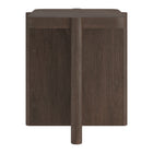 Hudson&Canal - Table d'appoint carrée Laguna de 51 cm de large, chêne brun-La table est fabriquée avec des matériaux de haute qualité et présente une finition aspect chêne brun