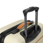 Bugatti - Valise de cabine à coque rigide 18.50po de la collection Cannes - Crème-Intérieur doublé avec panneau séparateur, poche pratique
et sangles de maintien pour garder le contenu organisé et bien en place