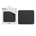 Logitech - Tapis de souris Série Studio avec Design Durable et Imperméable - Graphite-Résistant aux Eclaboussures et Facile à Nettoyer : Le tapis de bureau a une surface avec une couche qui se nettoie facilement face aux petits accidents, essuyez les liquides avec un chiffon humide