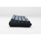 Ducky - ONE 3 Pro Nazca RGB Mechanical Keyboard - MX Silver Switch - Mini Layout - Black-Film Poron : Le Poron, un matériau de haute performance, transforme les claviers mécaniques en offrant une touche plus douce, un bruit réduit et une durabilité accrue. Son absorption des chocs exceptionnelle assure une expérience de frappe confortable, ce qui le rend idéal pour le travail et le jeu.