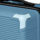 Bugatti Valise de cabine à coque rigide 21.50po de la collection Stockholm - Bleu Glacier-Doublure intérieure avec panneau de séparation, poche en filet et sangle de serrage.