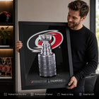 Frameworth - Carolina Hurricanes 16 po H x 20 po l Cadre Champions de la Coupe Stanley 2026 - Sous licence officielle LNH/AJLNH-Fabrique au Canada par Frameworth depuis 1992
