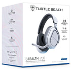 Turtle Beach - Casque de jeu Earforce Stealth 700 V3 pour PS4/PS5 - Blanc-Système audio sans fil multiplateforme CrossPlay - Les deux émetteurs sans fil USB et le bouton unique sur le casque vous permettent de basculer rapidement entre votre PlayStation ou votre PC, sans avoir à déplacer l'émetteur ni à brancher des câbles.
