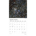 Plato - 2026 Espace Extérieur Calendrier mural Suspendu Mensuel - 30,5 cm l x 61 cm H - Anglais-À Utiliser Tout de Suite - Calendrier de 16 mois, 12 pages de mois pleines et comprenant en prime les quatre derniers mois de l'année précédente avec une image supplémentaire