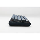 Ducky - ONE 3 Pro Nazca RGB Mechanical Keyboard - MX Blue Switch - Mini Layout - Black-Film Poron : Le Poron, un matériau de haute performance, transforme les claviers mécaniques en offrant une touche plus douce, un bruit réduit et une durabilité accrue. Son absorption des chocs exceptionnelle assure une expérience de frappe confortable, ce qui le rend idéal pour le travail et le jeu.