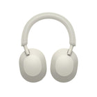 Sony - Reducteur de bruit à la pointe de l'industrie casque-Pilote nouvellement conçu - Une nouvelle unite de commande de precision de 30 mm dotee d'un bord en TPU (polyurethane thermoplastique) souple reduit encore plus le bruit, en particulier dans les plages de basses frequences, vous aidant à profiter de votre musique avec precision sans bruit ambiant. Le pilote leger et rigide ameliore la clarte du son et la reproduction des graves.