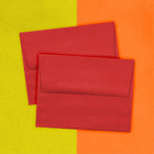 JAM Paper - Enveloppes recyclées gommées format livret Brite Hue, 4 3/8 po x 5 3/4 po, rouge Noël, paq./100-Fermeture : gommée