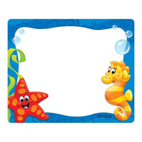 Étiquettes autocollantes fantastiques Sea Buddies de Trend Enterprises, paquet de 36-Les étiquettes lumineuses et accueillantes sont sans acide et conçues pour une écriture sans bavure avec des marqueurs ou des stylos.