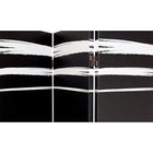 Kiera Grace – Cloison Stockholm Dahl à 3 panneaux, 47 x 71 po, noir et blanc-Scène artistique: Le séparateur de pièce ne fournit pas seulement de l'utilité, il présente de magnifiques œuvres d'art sérigraphiées recto-verso. L'oeuvre peut être vue sous n'importe quel angle, créant une belle scène abstraite dans votre espace