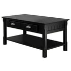 Winsome – Table basse Timber, tiroirs/tablette, noir-Ce meuble offre une touche subtile pour rendre tout salon plus élégant ou décontracté. Ces tables sont uniques et décontractées tout en restant sophistiquées et très abordables pour des meubles en bois massif. S’assortit avec la table de bout (20124) et la table console (20450) de la collection.
