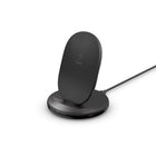 Support de chargeur Belkin 15 Qi avec alimentation-Créez de l’espace sur votre comptoir ou votre bureau et débarrassez-vous des fils qui traînent pour de bon. Ce pupitre de recharge sans fil est extrêmement facile à utiliser.
