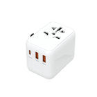 Powerology - PD 20W Adaptateur universel de voyage avec 2 USB-A ET 1 USB-C-Design rétractable