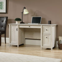 Sauder 59"W La Collection Edge Water Bureau - Finition Chalked Chestnut-Ce bureau d'ordinateur offre une grande surface de travail avec des tiroirs de rangement en dessous