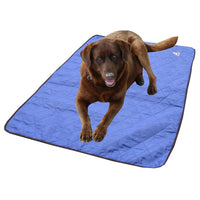 TechNiche – Tapis rafraîchissant pour chien Hyperkewl, bleu, X-grand (8511 RB XL)-Plonger le vêtement dans l'eau froide pendant 1 à 2 minutes. Enlever doucement l'excès d'eau sans essorer avant de poser le tapis sur le sol