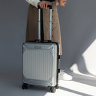 Air Canada - Valise de cabine rigide à roulettes pivotantes de 20 po Milan Collection - Argent-Verrou TSA pour une sécurité renforcée lors de vos voyages