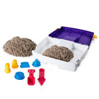Kinetic Sand – Bac à sable pliable -4 râteaux à sable et 5 moules