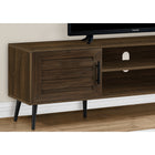Monarch Specialties - 2717 Meuble Tv - 72 po L/Brun Simili-Bois Avec 2 Portes-Vous bénéficiez d'un vaste espace de rangement grâce à deux armoires fermées dotées d'élégantes poignées en métal noir et d'un grand trou de gestion des fils derrière l'étagère centrale - pratique pour tous vos appareils multimédias et de divertissement