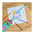 Crayola - Crayons de couleur Colours of Kindness - Paquet de 12-Les pointes prétaillées restent affutées longtemps et reprennent forme facilement