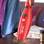 Dirt Devil Aspirateur-Balai  À Fil Simpli-Stik-Vide-Poussière Facile À Vider - La vidange du vide-poussière est facile et se fait sans dégâts