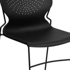 Chaise empilable noire à dossier complet de la série HERCULES, capacité de 661 lb avec cadre enduit de poudre noire-Le dossier perforé permet la circulation de l'air