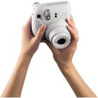 FujiFilm - Appareil instantané Instax Mini 12 - Blanc argile-Mode gros plan avec viseur réglable