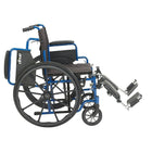 Drive Medical – Fauteuil roulant bleu avec bras rabattables vers l'arrière, siège de 18 po, repose-jambes élévateurs-42 long. x 24 larg. x 36 haut. (po)