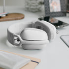 Logitech - Zone Vibe 100 Casque d'écoute léger sans fil avec Micro anti-bruit de fond - Blanc-Légèreté et confort : Doté d'un design léger et d’oreillettes en mousse mémoire, ce casque confortable est conçu pour une utilisation en continu sans vous alourdir, même lors de longues réunions