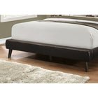 Monarch Specialties - 5982Q Lit Queen - Pattes En Bois Simili-Cuir Brun Fonce-Nécessite un sommier de lit grande taille standard et un matelas (non inclus)