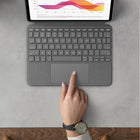 Étui clavier Logitech Folio Touch pour iPad Air 11" (M3/M2) et iPad Air (4e et 5e génération) - Graphite-Clavier rétroéclairé type ordinateur portable : touches rétroéclairées, 16 niveaux de luminosité, des raccourcis iPadOS pour accéder rapidement aux commandes de volume et plus encore