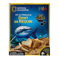 National Geographic Kit de Fouille de Dent de Requin -Ce kit scientifique comprend : une brique de creusement sur le sujet du requin avec 3 dents de requin fossilisées (chacune provenant de différentes espèces de requins), des outils de creusement archéologiques, un guide d’apprentissage en couleur et une loupe.
