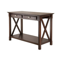 Winsome – Table console Xola à 2 tiroirs, Cappuccino-La ligne Xola est nommée ainsi pour le design en X de ses tables. La table console est de dimension de 45 long. x 21 larg. x 30 haut. (po). Elle a 2 tiroirs de rangement avec poignées au fini d’étain brossé. La tablette inférieure est conçue pour ranger des livres, des magazines, des jeux ou afficher de l’art. De construction robuste en bois massif et en bois composite au riche fini cappuccino. Assemblage nécessaire.