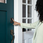 Yale - 420 Assure Lock 2 Touch avec Bluetooth - À clé - Bronze-Technologie Bluetooth intégrée