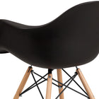 Flash Furniture - Chaise en plastique noir de la série Alonza avec pieds de bois-Pattes en bois avec renforts en métal