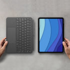 Logitech Combo Touch - Étui-clavier rétroéclairé pour Apple iPad Pro 11 po (1re/2e/3e génération) - Gris Oxford-Protection devant, derrière et dans les coins : une coque durable protège l'avant, l'arrière et les coins de votre iPad Pro, le maintenant en place en toute sécurité, quoi que vous fassiez