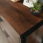 Sauder - La Collection Briarbrook Classeur latéral - Finition Barrel Oak-Le tiroir supérieur est verrouillable pour un rangement sécurisé.