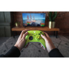 Xbox - Manette Sans Fil - Electric Volt-Nouveau D-pad hybride pour une saisie précise et familière.