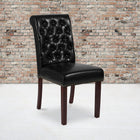 Chaise Parsons LeatherSoft noire HERCULES avec dossier roulé, garniture pour clous décoratifs et finition couleur noyer-Pattes en bois de noyer