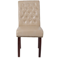 Chaise Parsons LeatherSoft beige HERCULES avec dossier roulé, garniture pour clous décoratifs et finition couleur noyer-Ensemble de 2 styles du Milieu du siècle