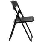 Chaise pliante robuste de la série HERCULES en plastique noir avec supports de fixation intégrés et une capacité de 500 lb-Conception légère