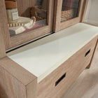 Sauder - 432891 La Collection Dixon City Bibliothèque - Finition Brushed Oak - 2 boîtes-Finition Brushed Oak™ avec accent Pebbled White™.