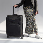 Air Canada - Valise à roulettes souple de 24 po Central Collection - Noir-Poignée rétractable à bouton-poussoir