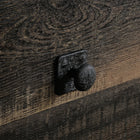 Sauder - La Collection Foundry Road Classeur lateral - Finition Carbon Oak-Le tiroir inferieur est equipe d'une serrure à cle pour la securite de vos fichiers les plus importants.
